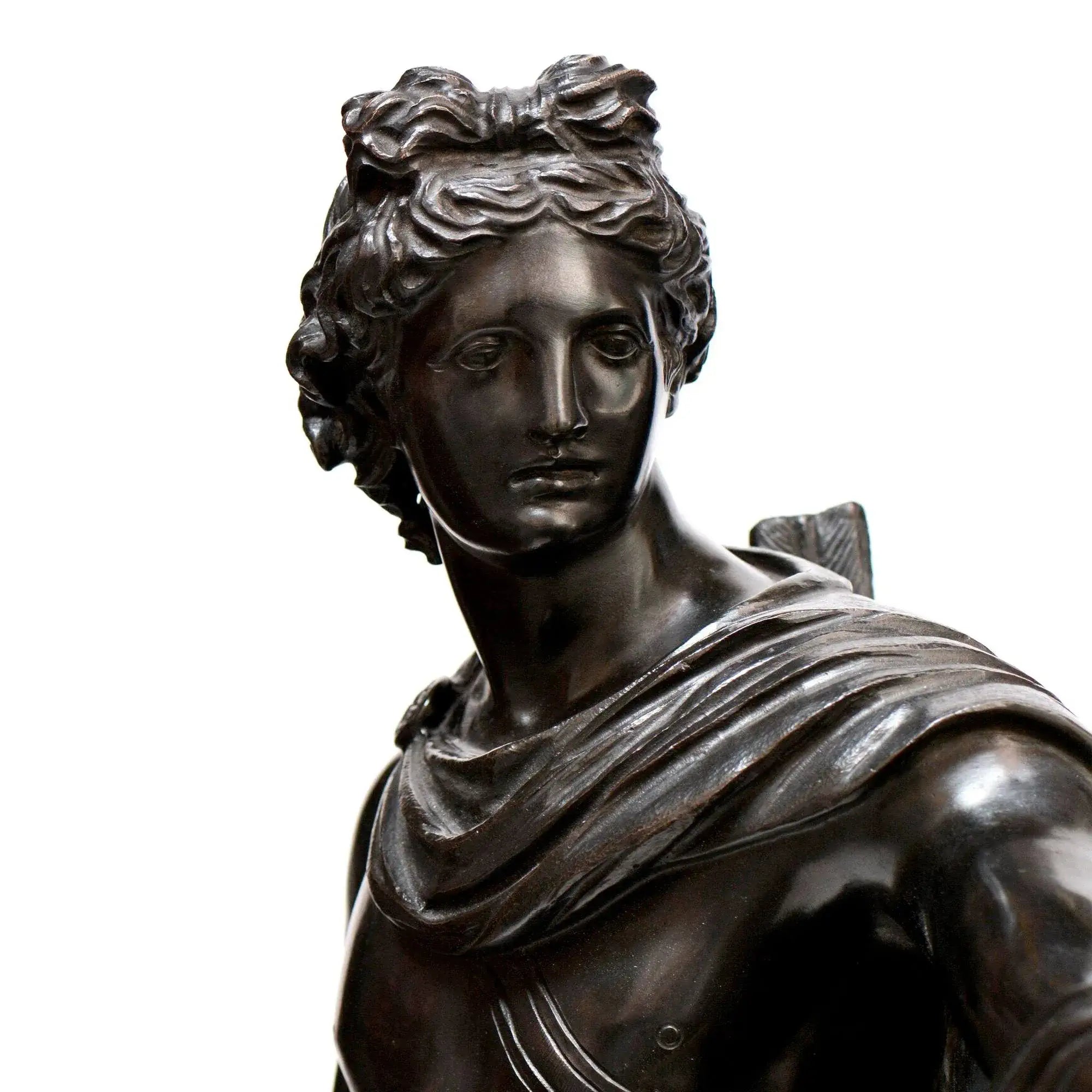 Statua in bronzo di Apollo Belvedere dei musei Vaticani. Primo piano sul viso.