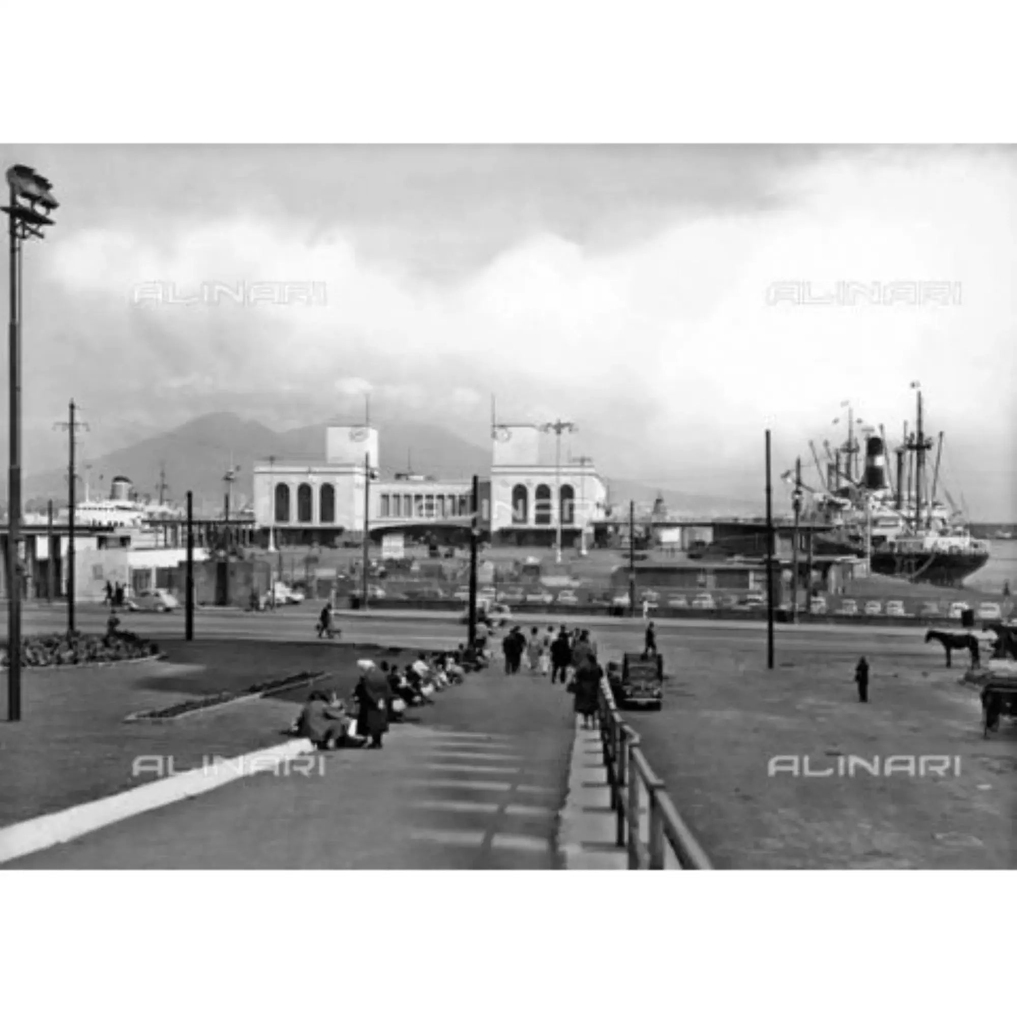 La stazione marittima di napoli, stampa fotografia dell'originale dei Fratelli Alinari.