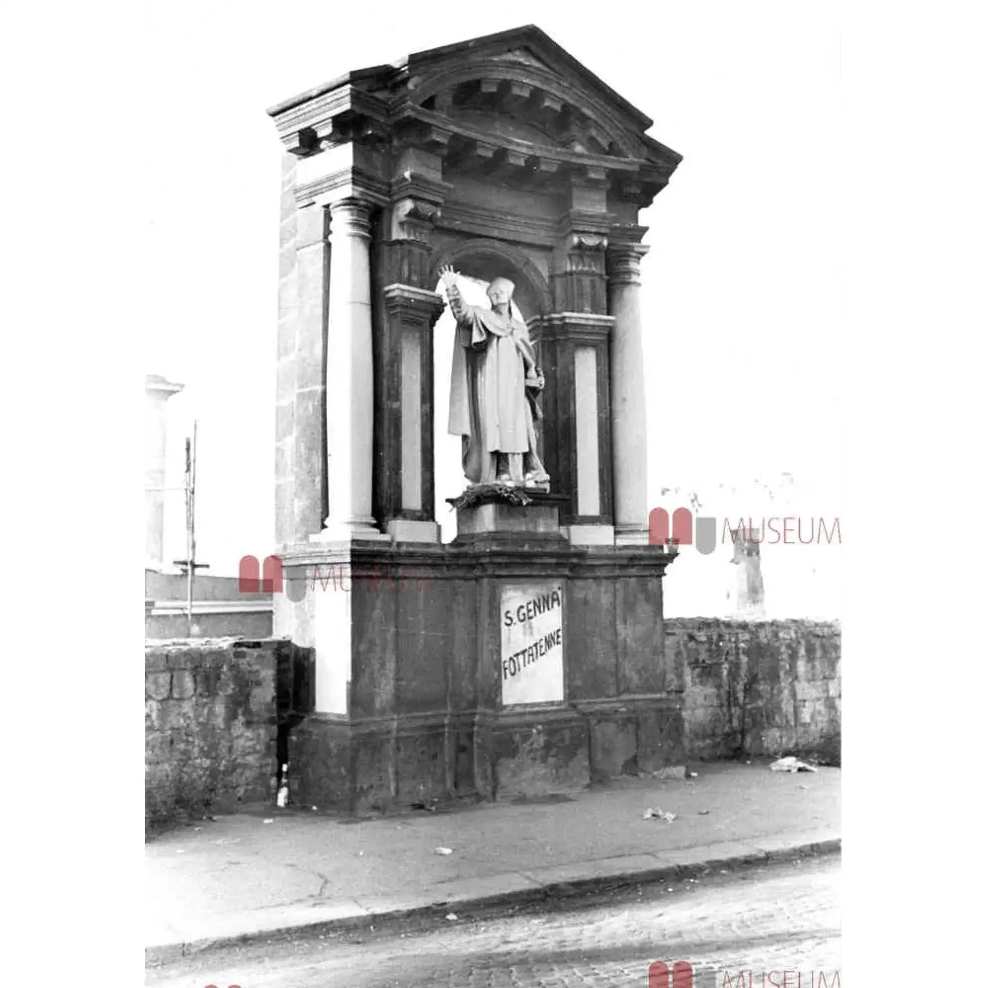 Foto della statua di San Gennaro a Napoli di Luciano De Crescenzo