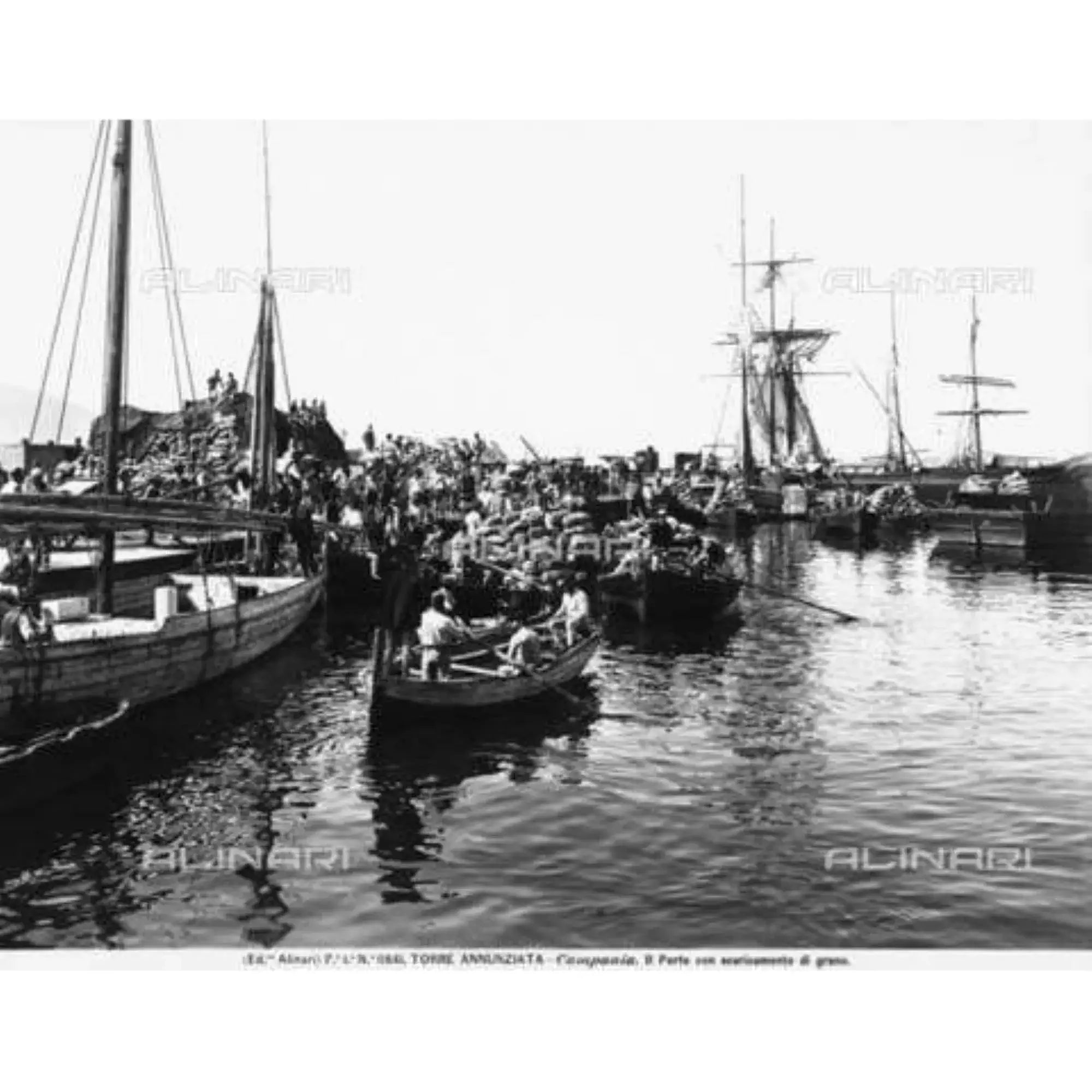 Porto di Torre Annunziata, Napoli. Foto dei fratelli Alinari