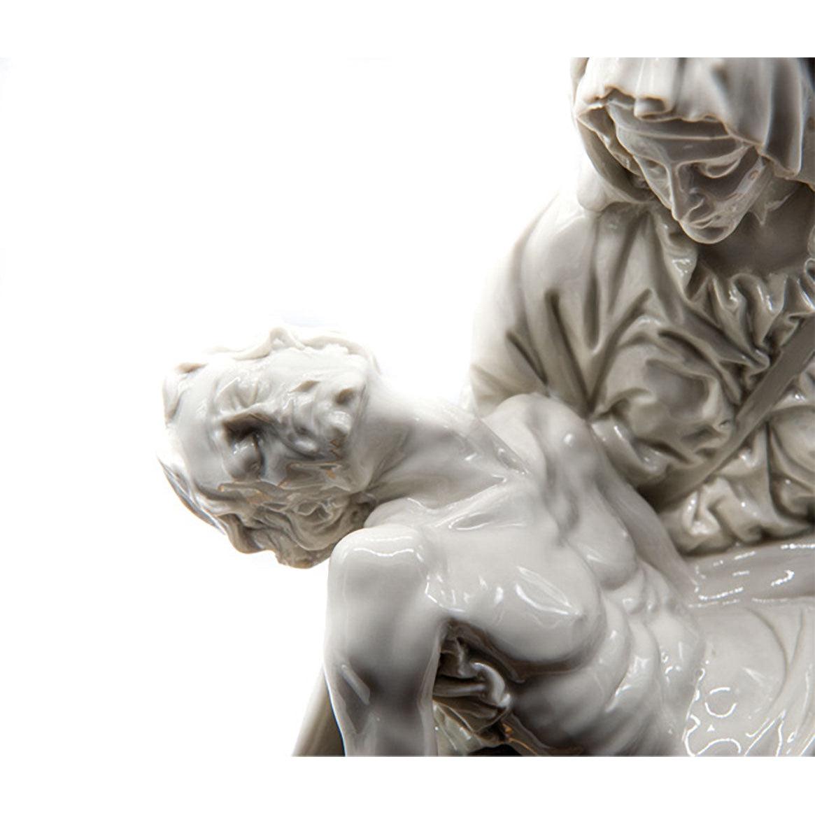 Michelangelo's Pietà in porcelain with glass bell | Museum Shop Italy